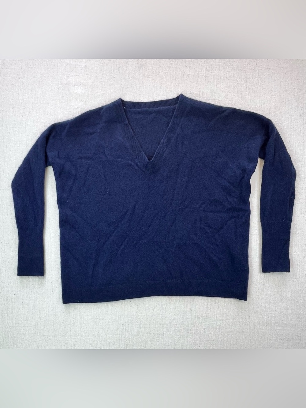 Women’s Classic Navy V-Neck 100% Cashmere Long Sleeve Cozy Soft Sweater - Size S